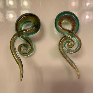 Size 9/16 ear hangers!
